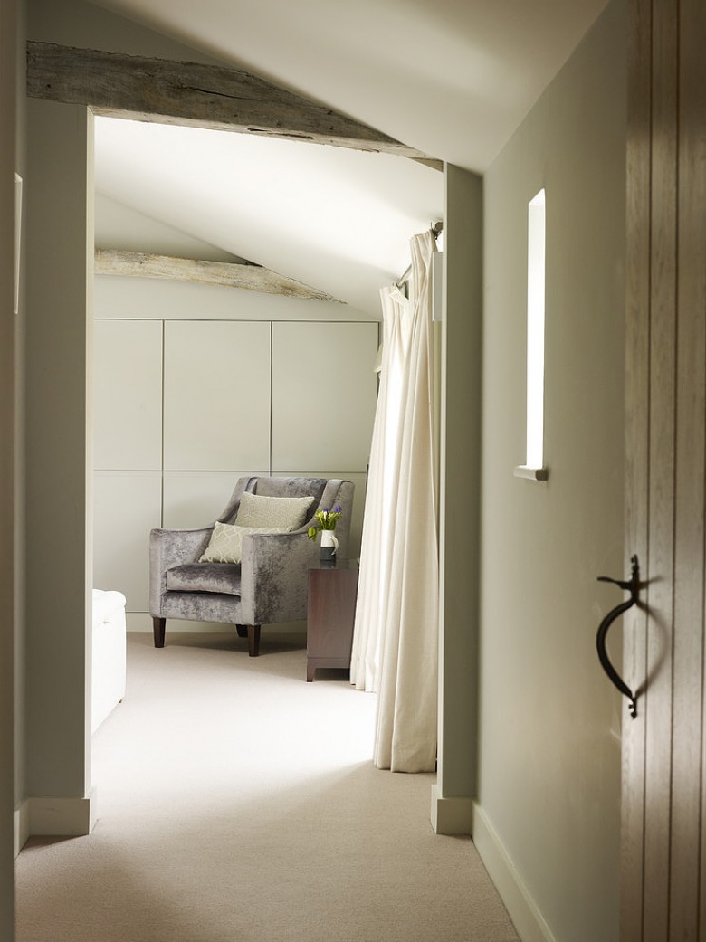 Jak wkompponować drewniane belki w nowoczesną aranżację sypialni ? (23530)