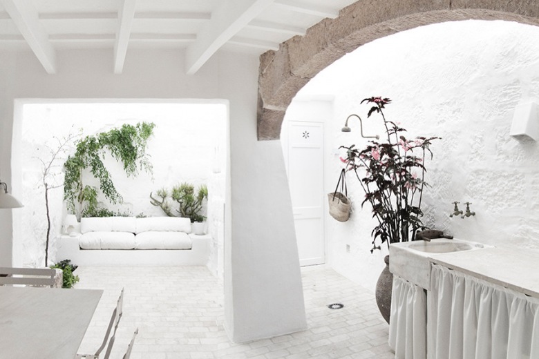 dom po renowacji, właściwie po generalnym remoncie - cały w bieli, cudowny, w modern rustykalnym stylu, w...