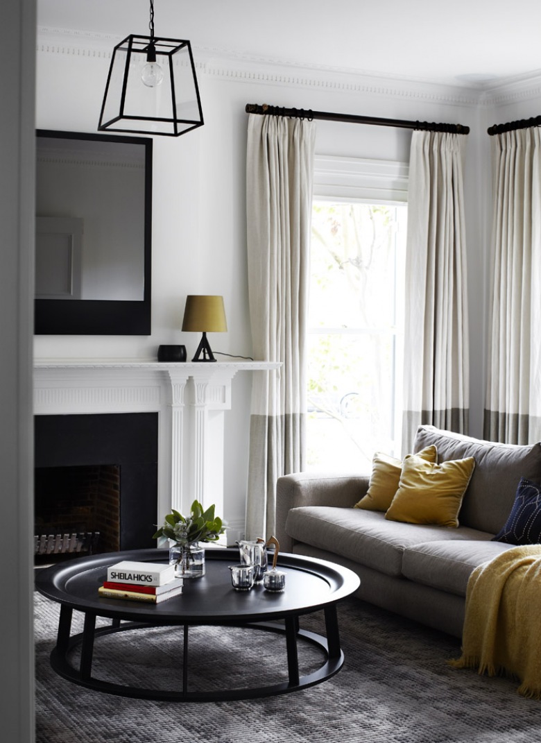 wyjątkowy dom nominowany do nagrody zaaranżowany przez australijskich dizajnerów- to nowoczesna wersja tradycyjnego domu - elegancka i i wyrafinowana, po prostu wyjątkowa i ponadczasowa. Kolory od bieli, przez szarości aż do wspaniałego kolor czerni typu węgiel drzewny. Wspaniałe posadzki, surowa, ale dramatycznie piękna aranżacja , wow...