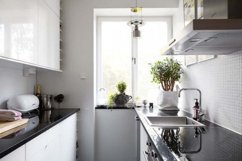 Biało-czarna kuchnia,małe mieszkanie,47m w stylu skandynawskim,jak urządzic małe mieszkanie (33779)