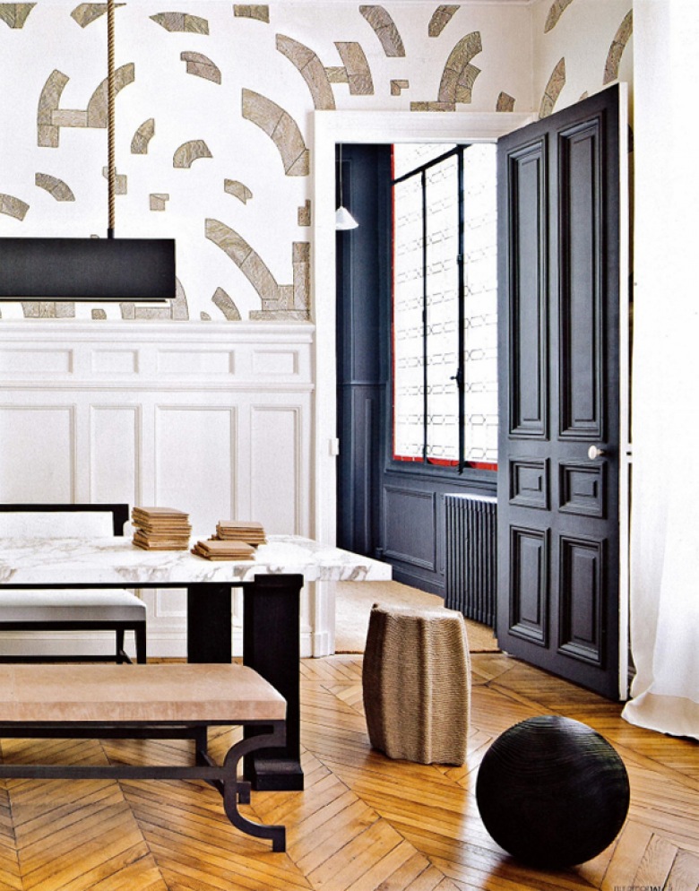 wyjątkowy apartament w Paryżu - łączy historyczne, stylowe ściany z awangardową wizją współczesnego wystroju wnętrza....