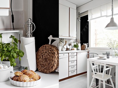 Ściana pomnalowana farbą czarną tablicową w białej kuchni w stylu skandynawskim (48140)