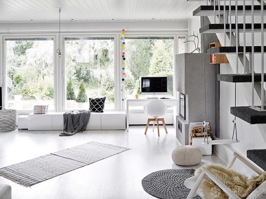 Aranżacja pięknego domu w skandynawskim stylu w barwach bieli, czerni i szarości