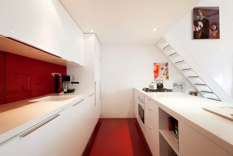 nowoczesne mieszkanie w bieli i czerwieni - to zestaw kolorów, których specjalnie nie kocham, ale to wnętrze rzekło...