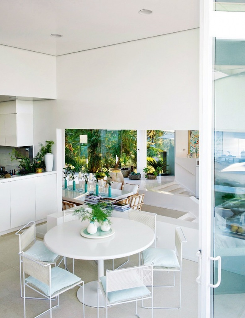 Australia w tym domu jawi się pięknie i znajomo - to nowoczesna bryła letniego domu,który urzeka prostotą, designem i...