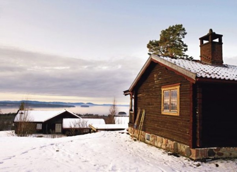 patrząc na ten drewniany dom nad jeziorem w zimnej Skandynawii robi mi się przyjemnie ciepło i przestaje myśleć o...
