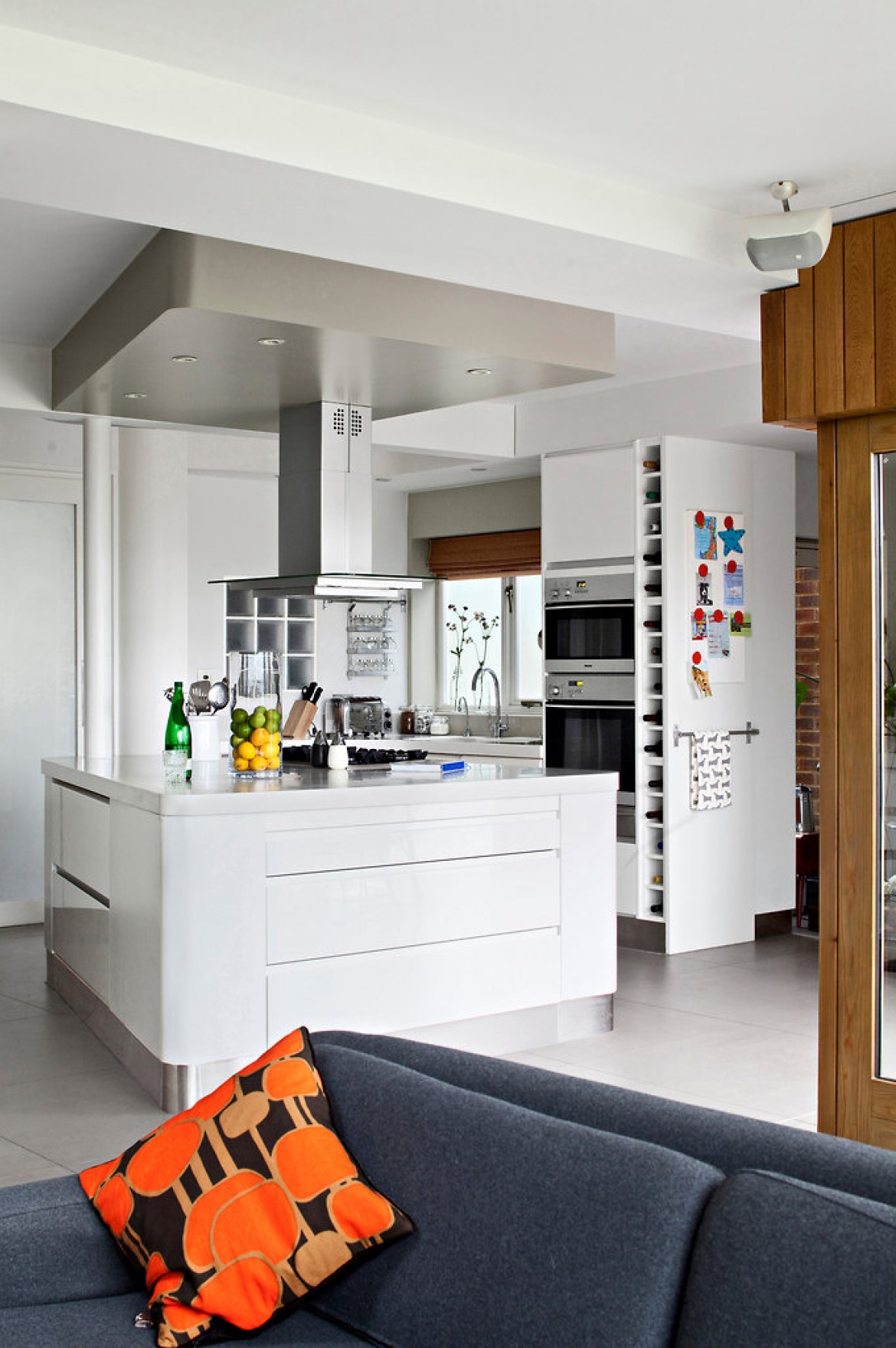 Jak urządzić małą kuchnię na otwartej przestrzeni mieszkania ? (20911)