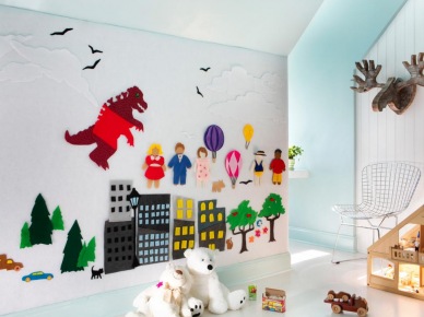 Ściana z kolorową dekoracją w pokoju dziecięcym (49535)