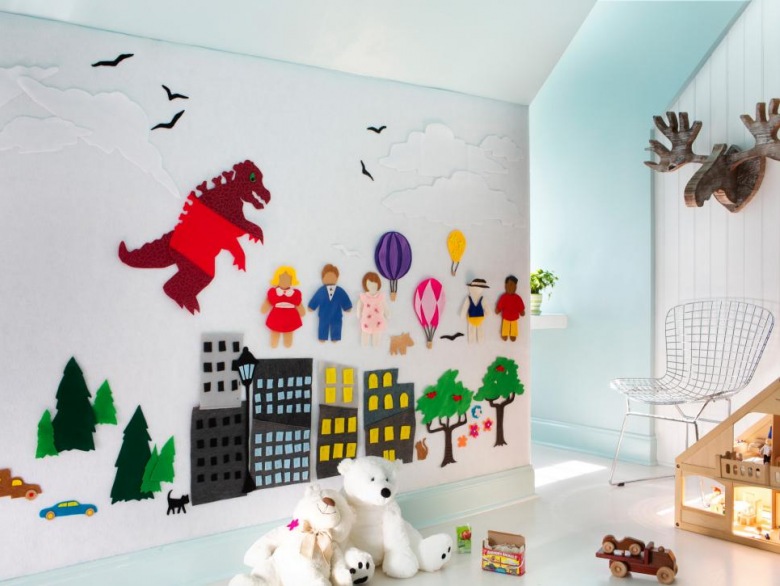 Ściana z kolorową dekoracją w pokoju dziecięcym (49535)