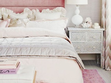 Różowa sypialnia z romantycznymi dodatkami (52098)