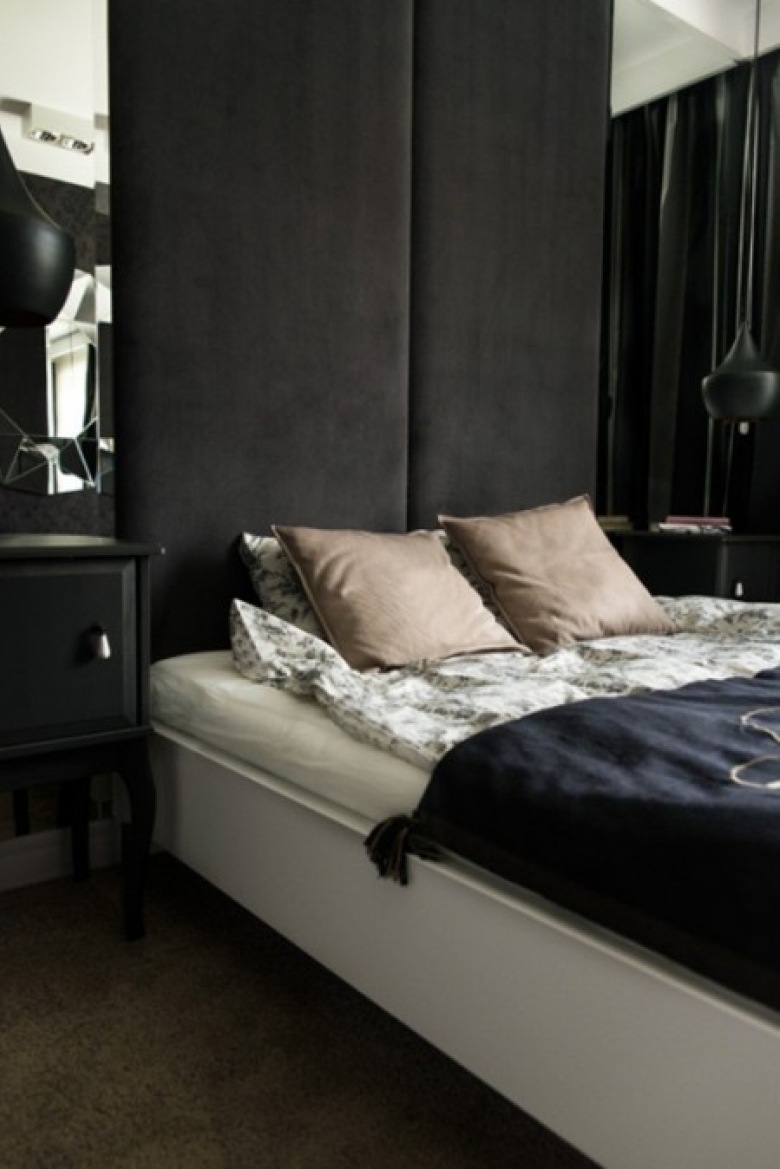 Czarny kolor , stosowany ostatnio do sypialni , nie musi być ponury. Przykład tej sypialni pokazuje, jakie łóżko pasuje...