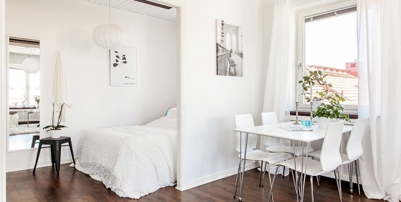 Małe mieszkanie w białej aranżacji skandynawskiej (24215)