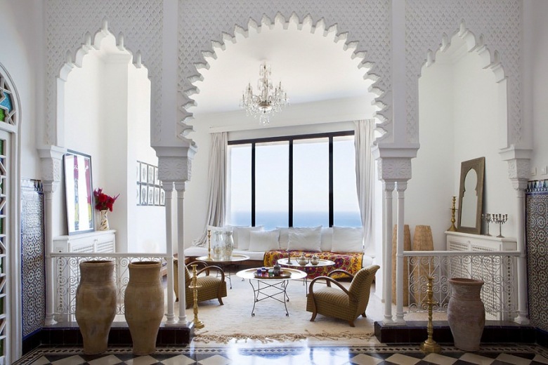 białe , marokańskie wnętrze, wyjątkowo oszczędne i subtelne - piękne inspiracje orientem, tradycją marokańską i czarem...