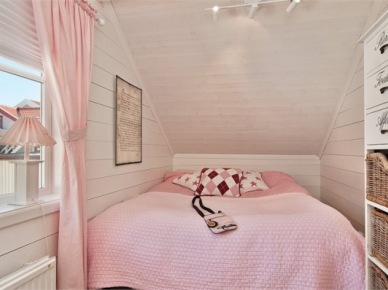 Romantyczna, biało – różowa sypialnia (49147)