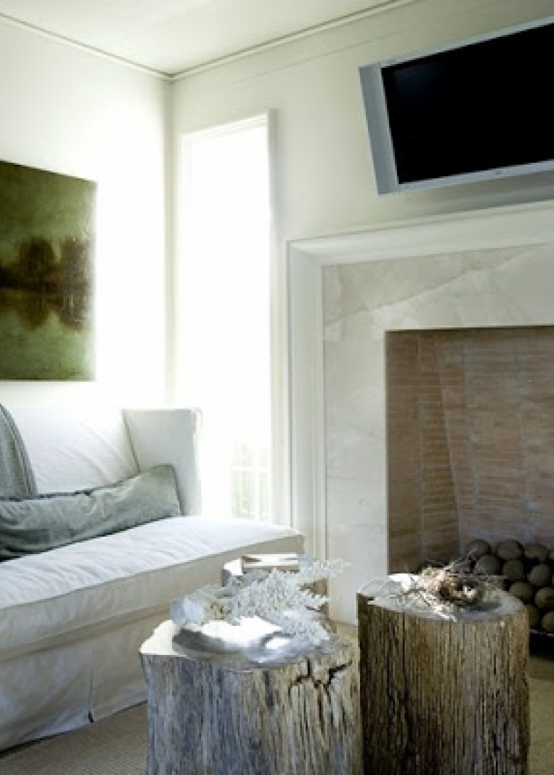To przykład schludnego, stonowanego i bardzo miłego domu na Florydzie. Białe, ubrane meble, fotele,proste, eleganckie...