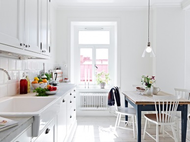 Skandynawskie inspiracje, czyli jak zaaranżować przytulne i eleganckie mieszkanie w bieli