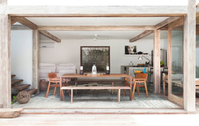 Najpiękniejszy i najcieplejszy dom wakacyjny ! dom w Brazylii, który świetnie pokazuje nowe, moderne oblicze stylu rustykalnego w połączeniu z etnicznymi dodatkami.Wspaniały, z naturalnym, prostym drewnem,z basenem, lnianymi , zwiewnymi tkaninami, wręcz unikalny...