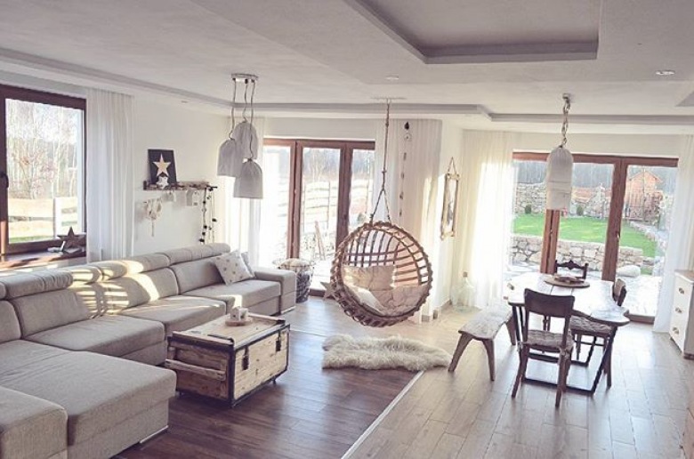 Wyjątkowa aranżacja mieszkania z drewnem i huśtawkami, czyli wnętrza tygodnia z instagramu :) (54221)