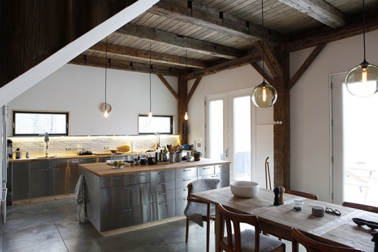 bardzo interesujący salon z kuchnią - to jedna, wielka , otwarta przestrzeń - w całości ujednolicona stylistycznie,...