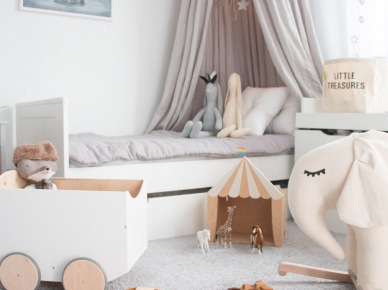 Pastelowy pokój dziecięcy z dekoracją zabawkami (54093)