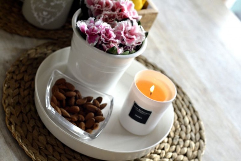 Kwiaty i świece są jednym z najlepszych sposobów na wprowadzanie romantycznej aury do wnętrza. Dekorują pomieszczenie i...