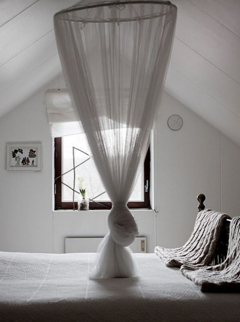 Biale moskitiery w aranżacji sypialni w różnych stylach (24912)