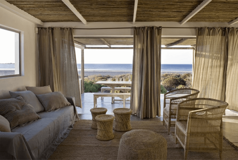 afrykański dom na plaży- prosty, lekki i naturalny