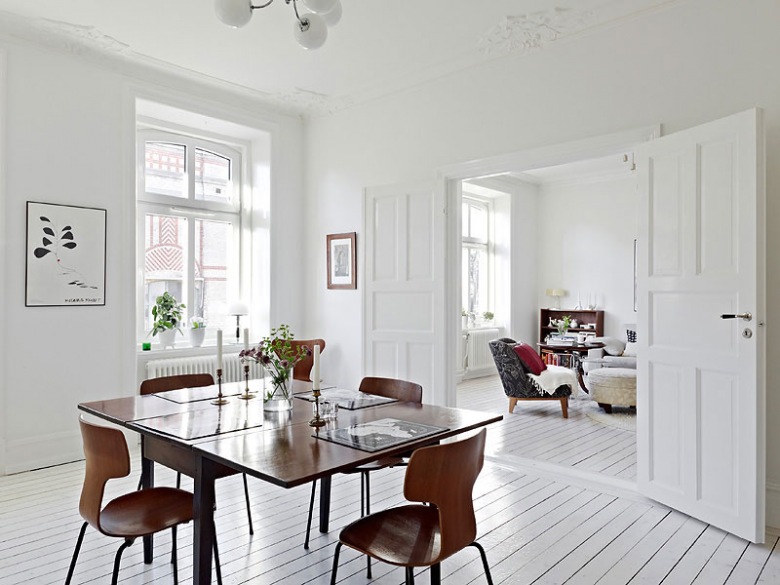 skandynawski aranżacje salonów, to przede wszystkim dominująca biel z doskonałym urządzeniem przestrzeni - ład i...