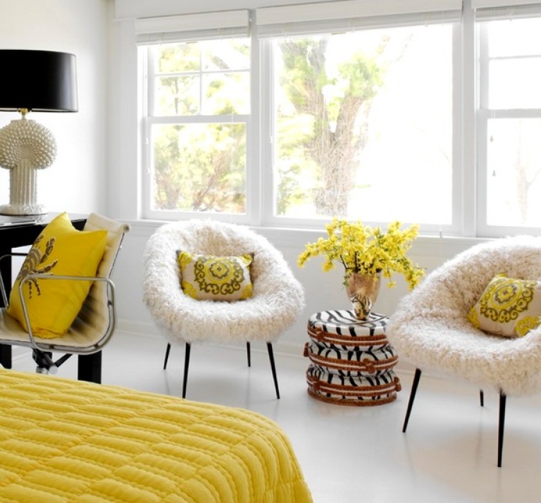 Biało-żółta sypialnia,żółty kolor we wnętrzach,żółty kolor na scianie,żółte akcenty w mieszkaniu,jak dekorować dom w żółtym kolorze,jak używać żółtego koloru,żółte dekoracje i dodatki do wnętrz,co pasuje do żółtego kolor (34060)