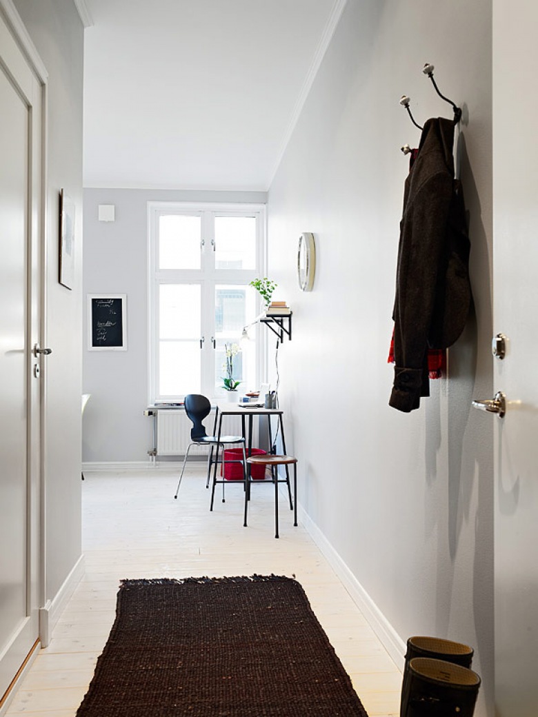 małe mieszkanie, w którym mieszka dwoje studentów - mamy więc optymalne rozwiązania przestrzeni w skandynawskim stylu -...