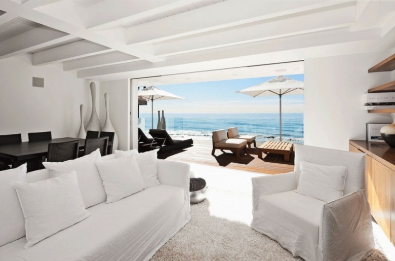 piękna, nowoczesna bryła włoskiego domu na  nadmorskiej plaży - mój hit...