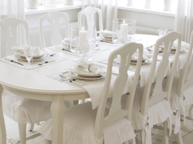 Białe meble skandynawskie w klasycznym stylu w jadalni (18726)