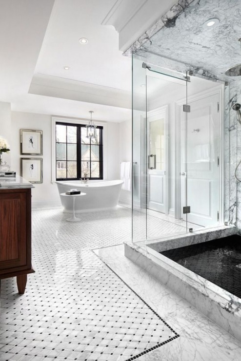 Przestronna i widna łazienka, w której panuje bardzo luksusowa aura. Klasyczna aranżacja została wzbogacona elementami...