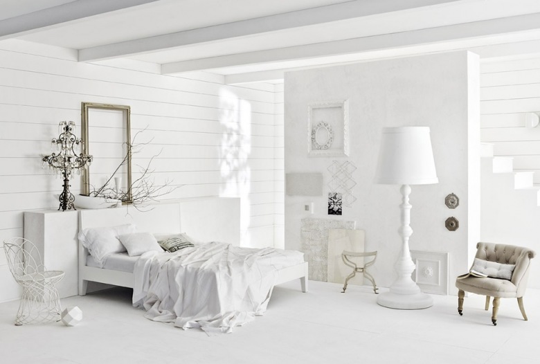 przepiękna sypialnia w białym kolorze ze stylowymi elementami...