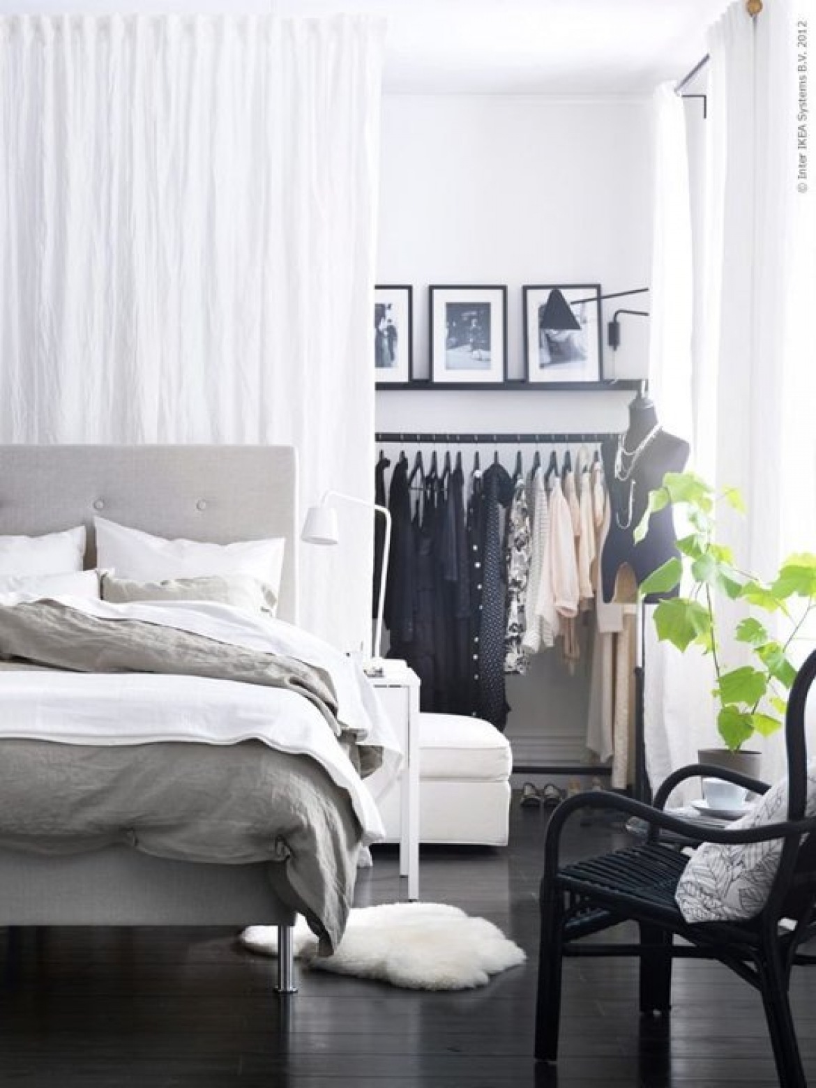 Jak przechowywać ubrania w mieszkaniu bez szafy? – LEMONIZE.ME (27673)