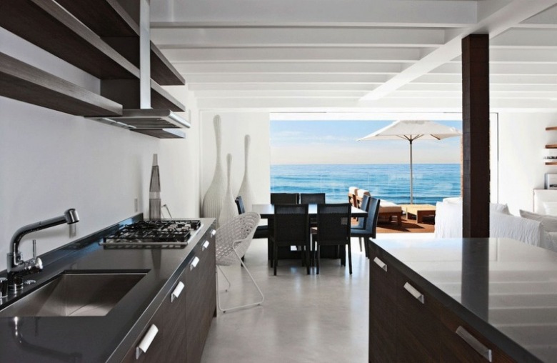 piękna, nowoczesna bryła włoskiego domu na  nadmorskiej plaży - mój hit !