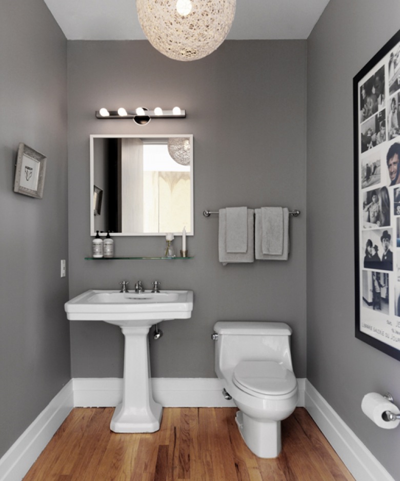 Niewielka, ale bardzo przyjemna łazienka urządzona w nowoczesnym stylu z dominującym kolorem ciemnej szarości oraz...
