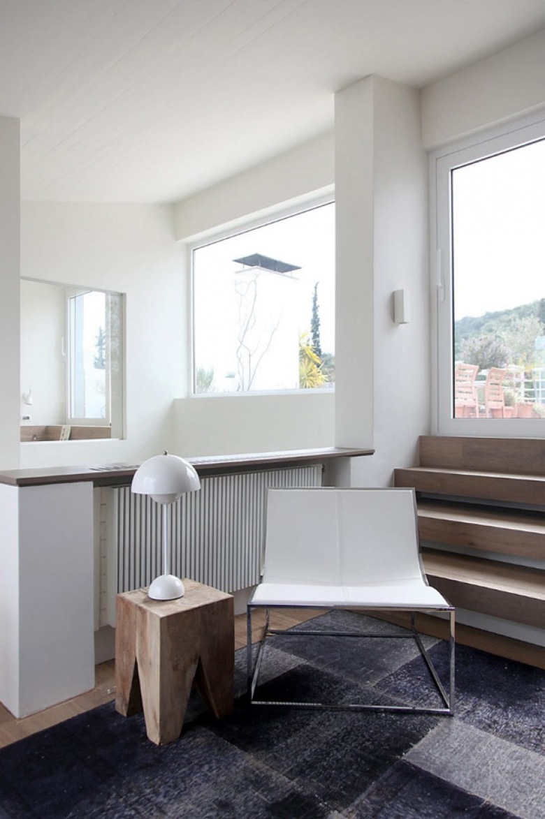 apartament w Atenach została zaaranżowany w surowym stylu, minimalistycznie, ale ze skandynawską manierą. maniera...