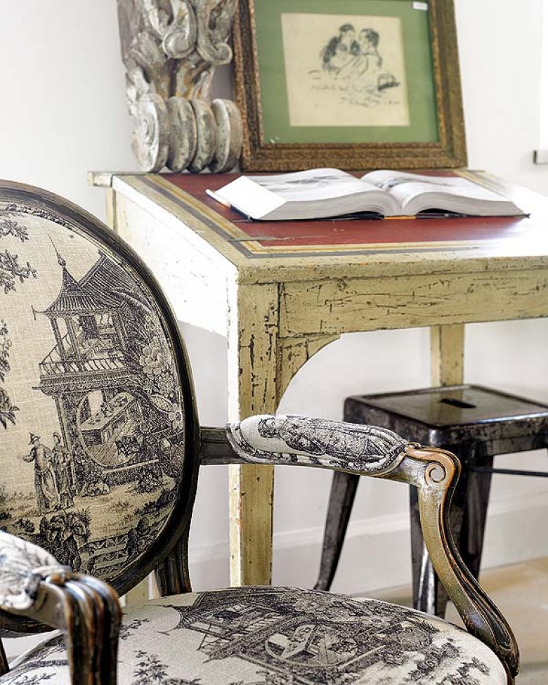 Francuskie krzesło i sekretarzyk w stylu vintage (18211)