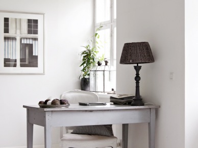 Biały pokój biurowy w stylu vintage (16960)