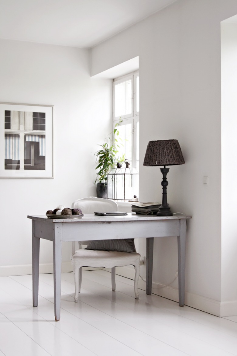 Biały pokój biurowy w stylu vintage (16960)