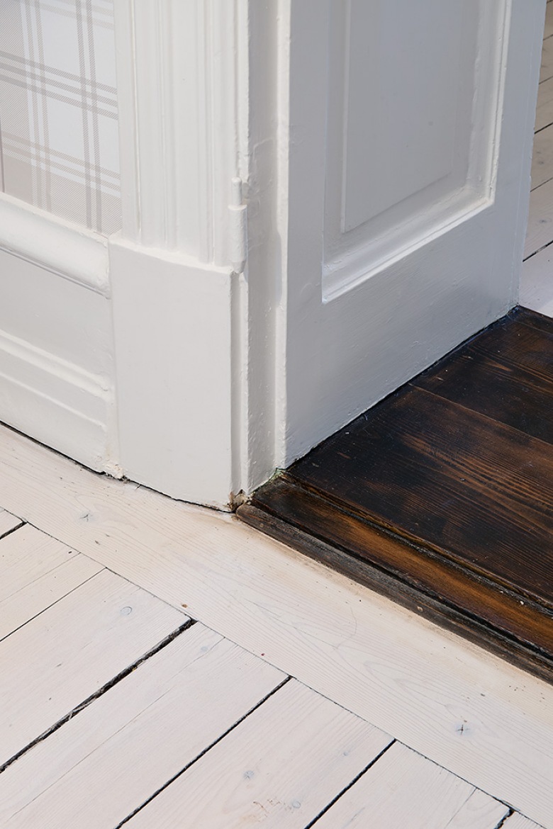 Jak łączyć dwa kolory drewnianej podłogi , brązowy i biały ? (18839)