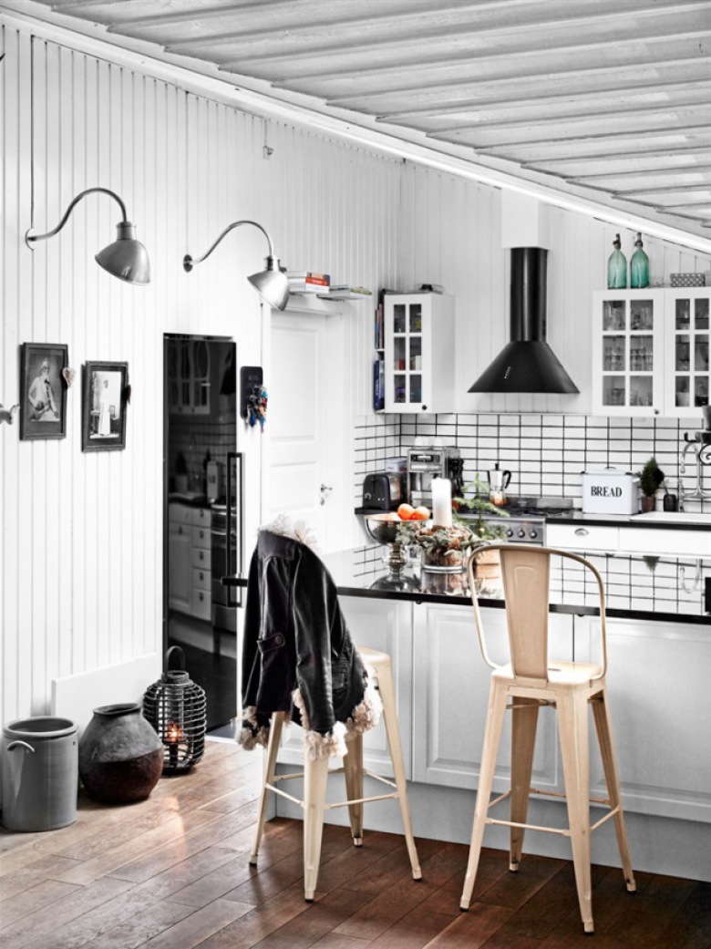 ciekawy dom położony niedaleko Kopenhagi - mocna mieszanka stylu skandynawskiego ze stylem vintage. Dużo czerni,...