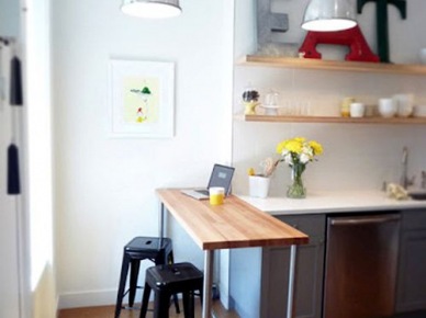 Stół na kółkach w małej kuchni (49266)