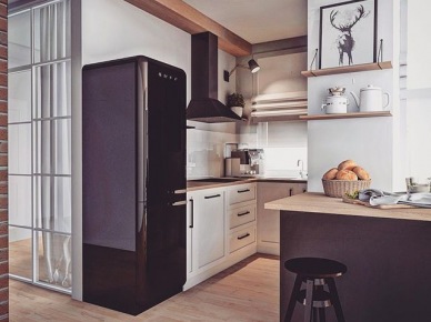Jednym z najbardziej wyrazistych elementów wyposażenia w małej kuchni jest czarna lodówka marki SMEG. Charakterystyczny kształt i ciemny kolor sprawiają, że wzbogaca wnętrze o zdecydowany...