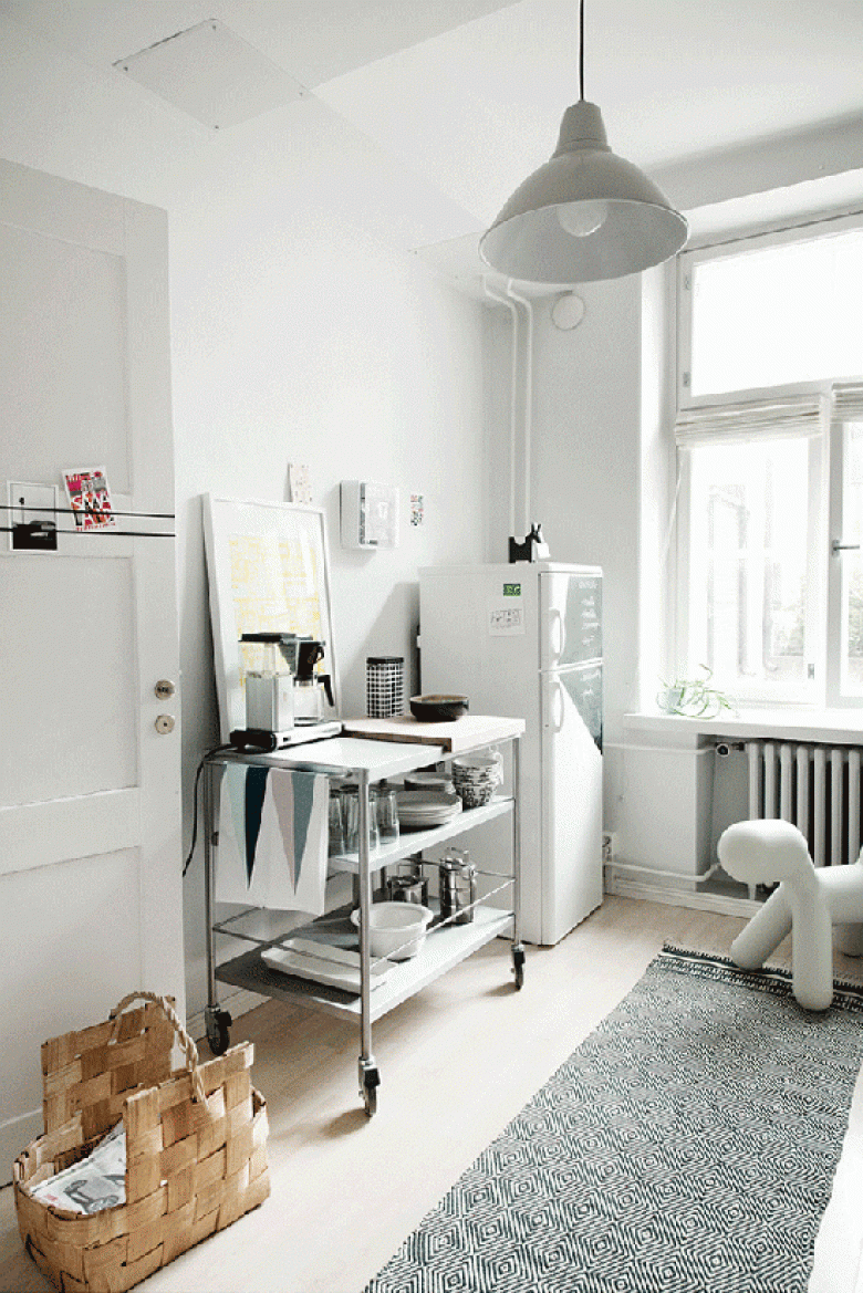 Skandynawska prostota w uroczej i nowoczesnej aranżacji mieszkania pełnego świetlistych odcieni bieli, szarości i...