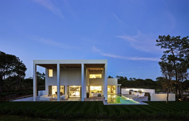 nowoczesny dom w Portugalii, to nowy wymiar letnich rezydencji, które powstają w letniskowych czy znanych...