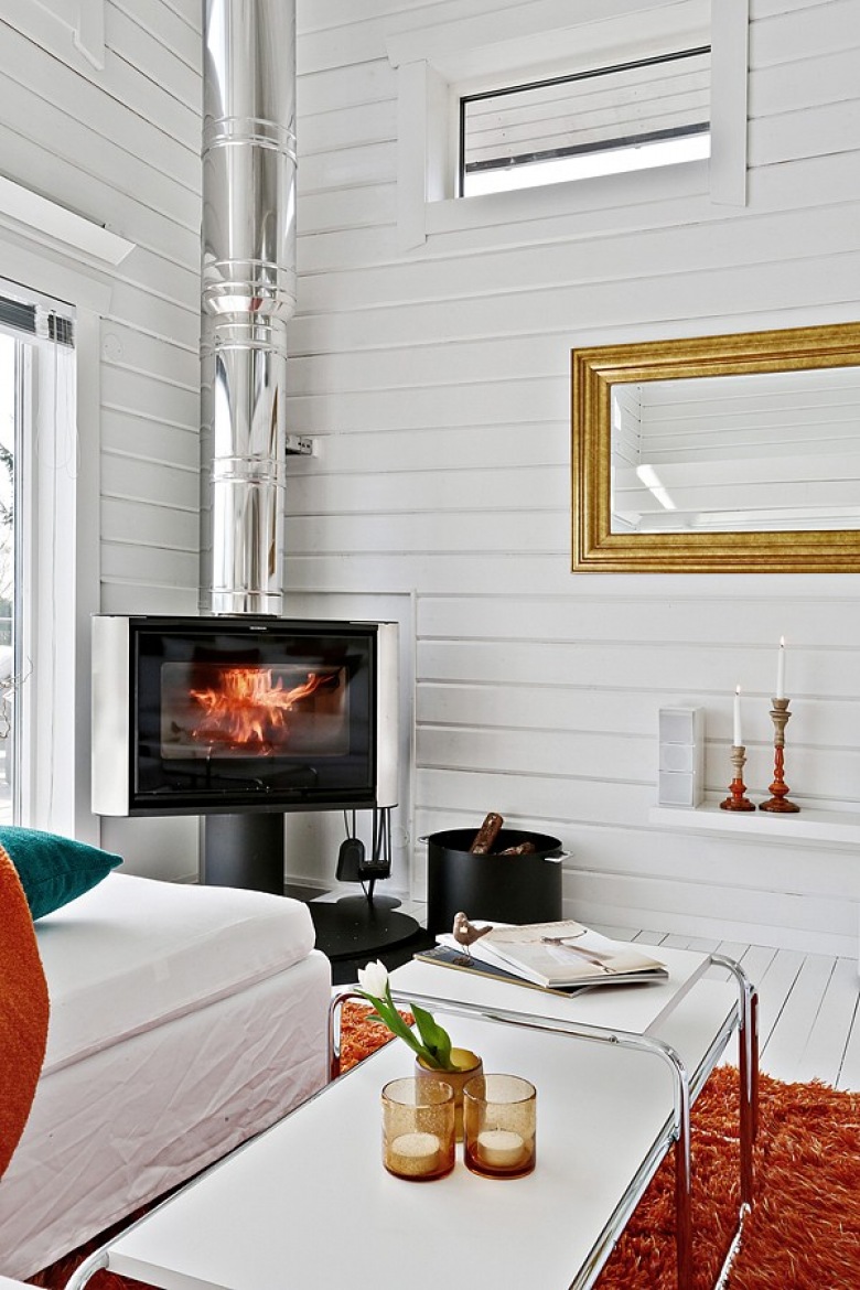prosty i rozświetlony dom nad Bałtykiem, to skandynawska ostoja na czas wakacji. Białe deski wewnątrz, na zewnątrz w...