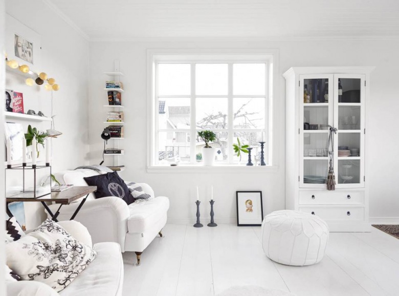 piękny domek w bieli - biel jest proste, cudowna i niesamowicie inspirująca, przynajmniej mnie :)Skandynawski dom...