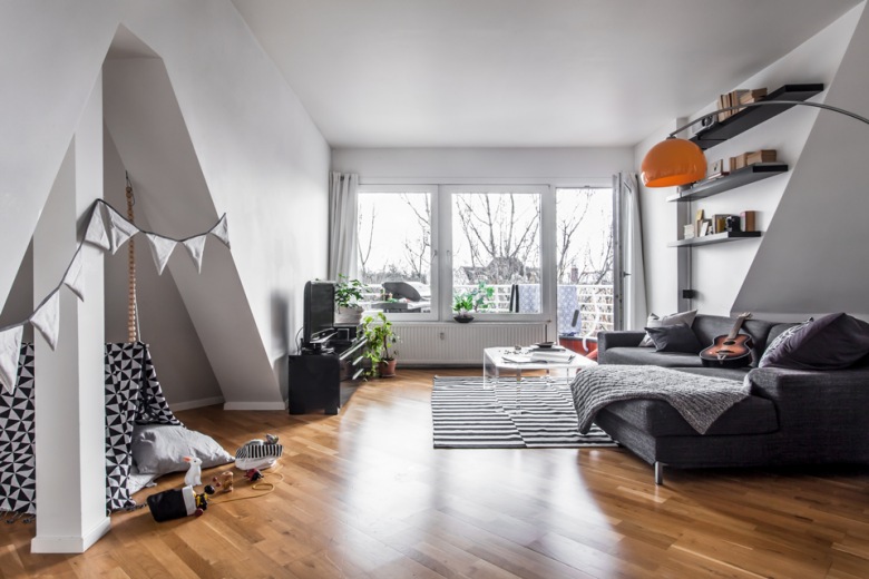 prostota, funkcjonalność i chłodna estetyka w biało-czarnej aranżacji mieszkania